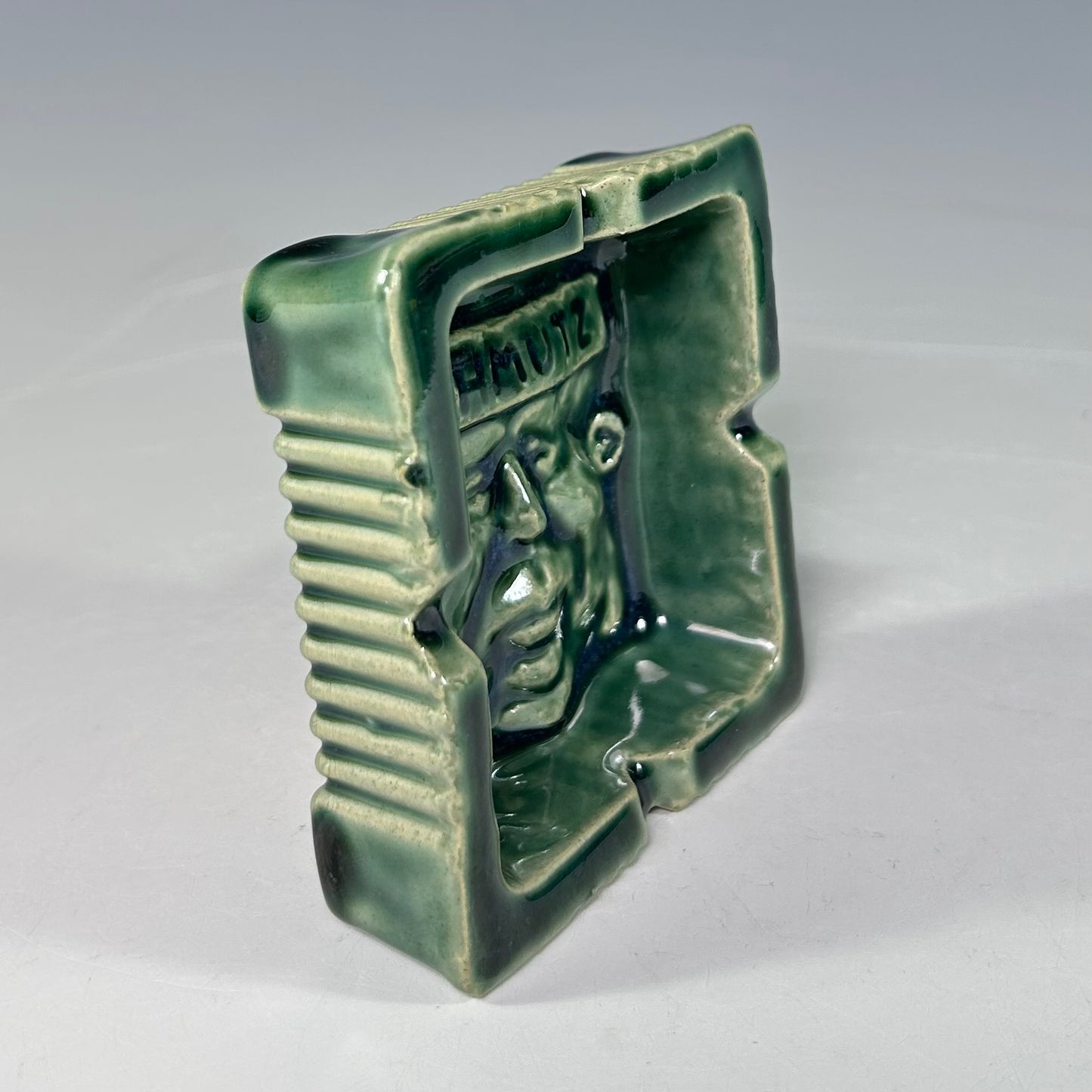 PICKLE GREEN SCHMUTZ-TRAY