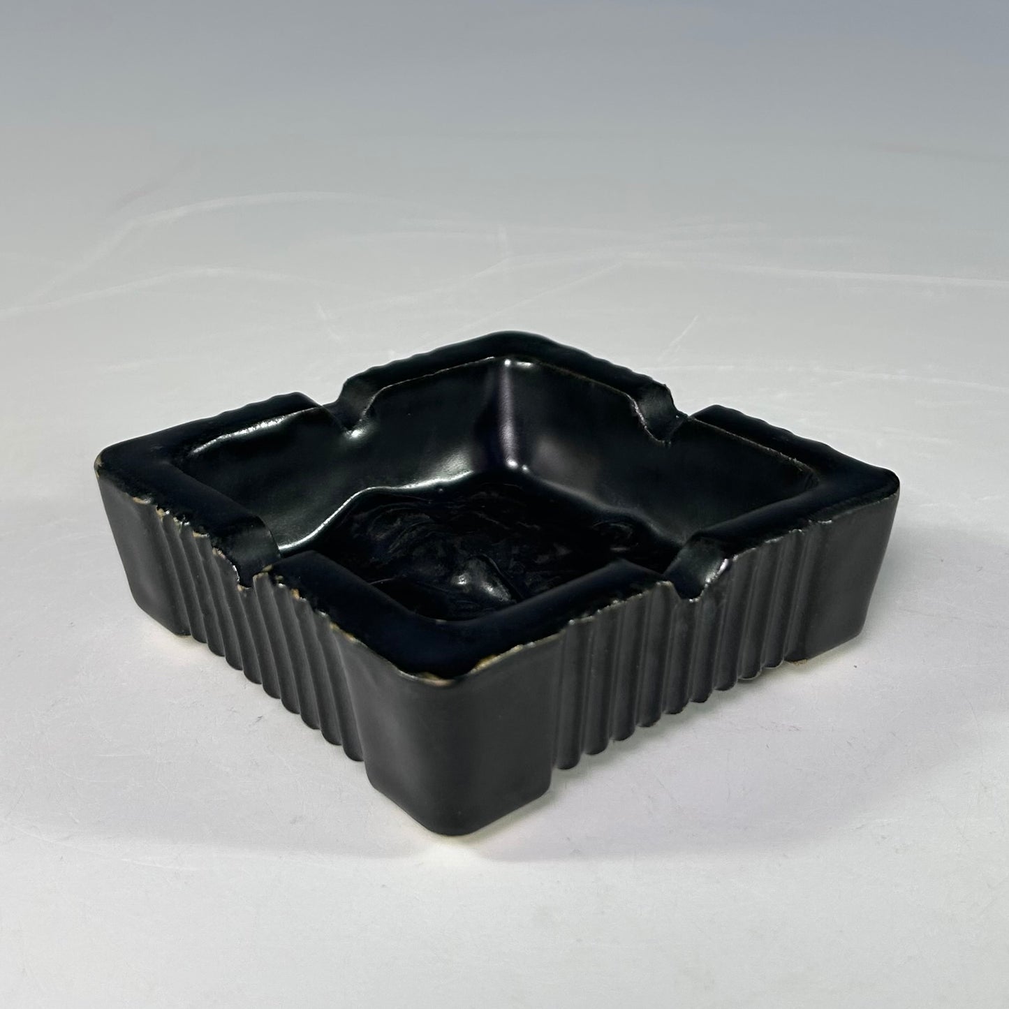 BLACK METAL SCHMUTZ-TRAY